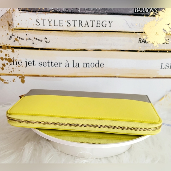 Celine Wallet Leather Bi-color Neon Yellow Beige Continental Large Zippy EUC - Picture 11 of 16